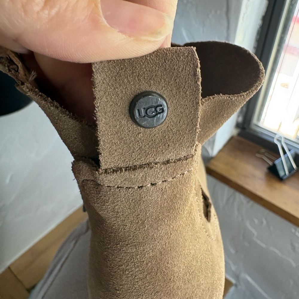 UGG Kingsburg Ankle Boot Coffee Grounds Tan Beige Suede Heel Booties  sz 7 used - Picture 7 of 12